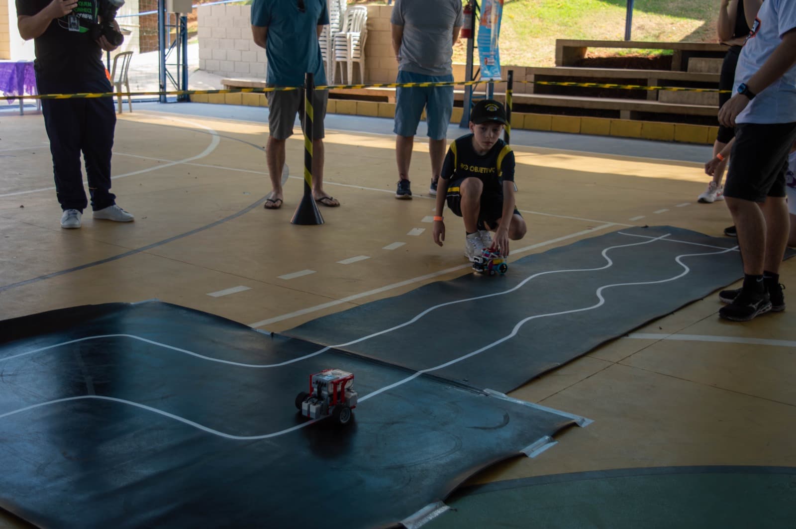 Robôs na pista da categoria Racing — foto 2
