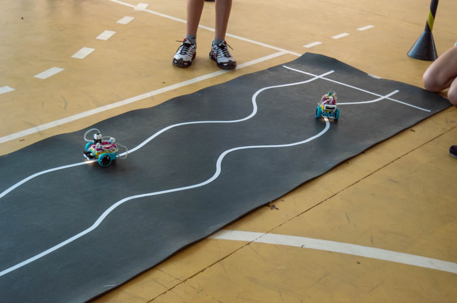Robôs na pista da categoria Racing — foto 3